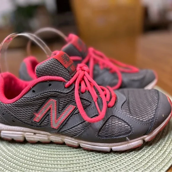 New Balance Gray and Pink Athletic Shoes 550v4 - Picture 4 of 8